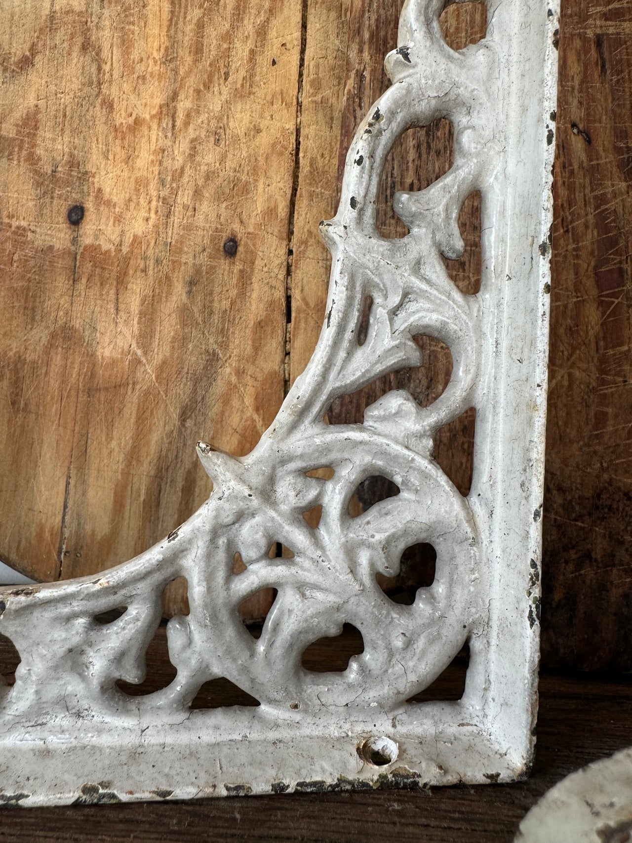 Decorative antique cast iron shelf brackets