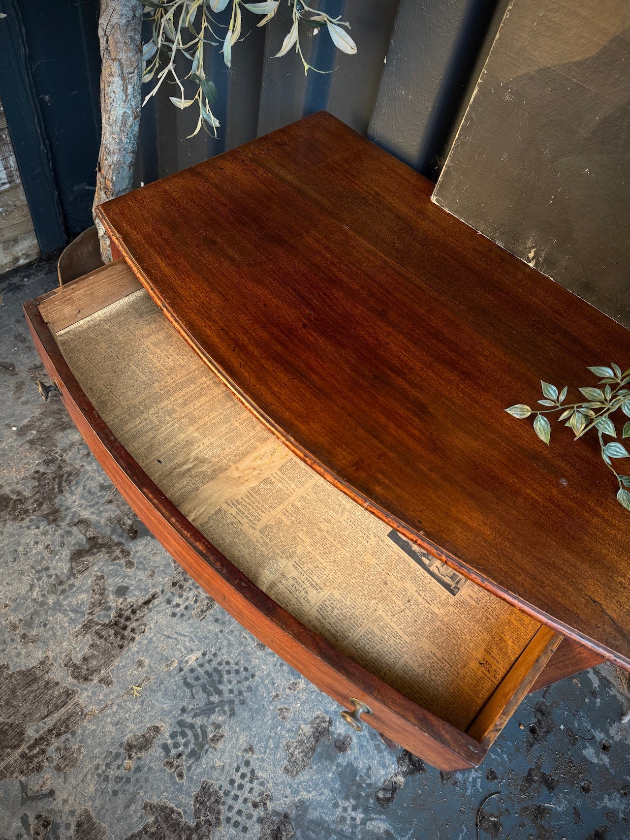 Pretty little Georgian mahogany console table