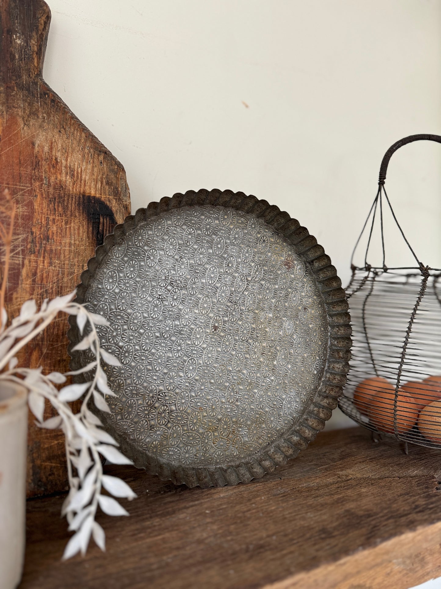 Embossed french flan tin
