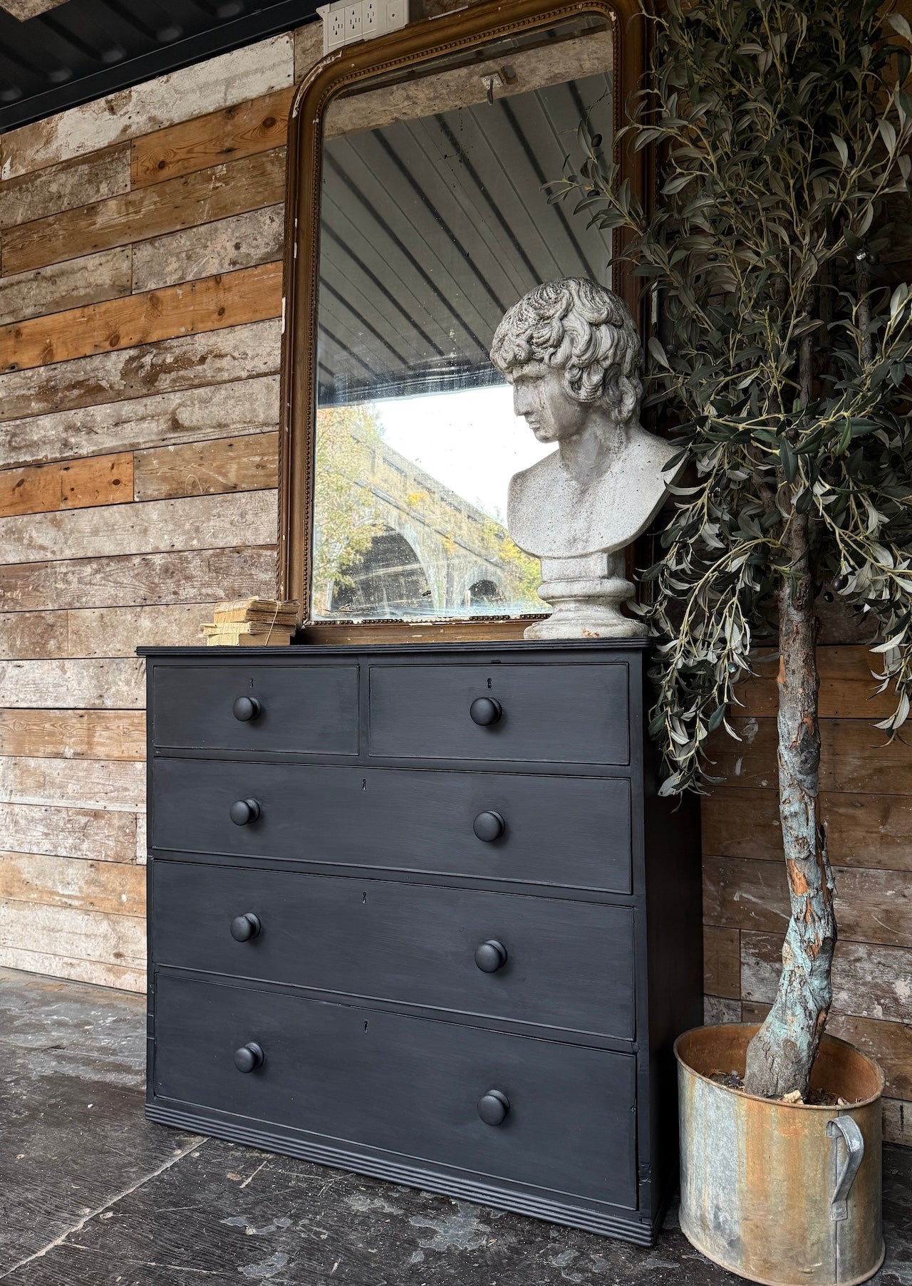 Victorian chest of drawers