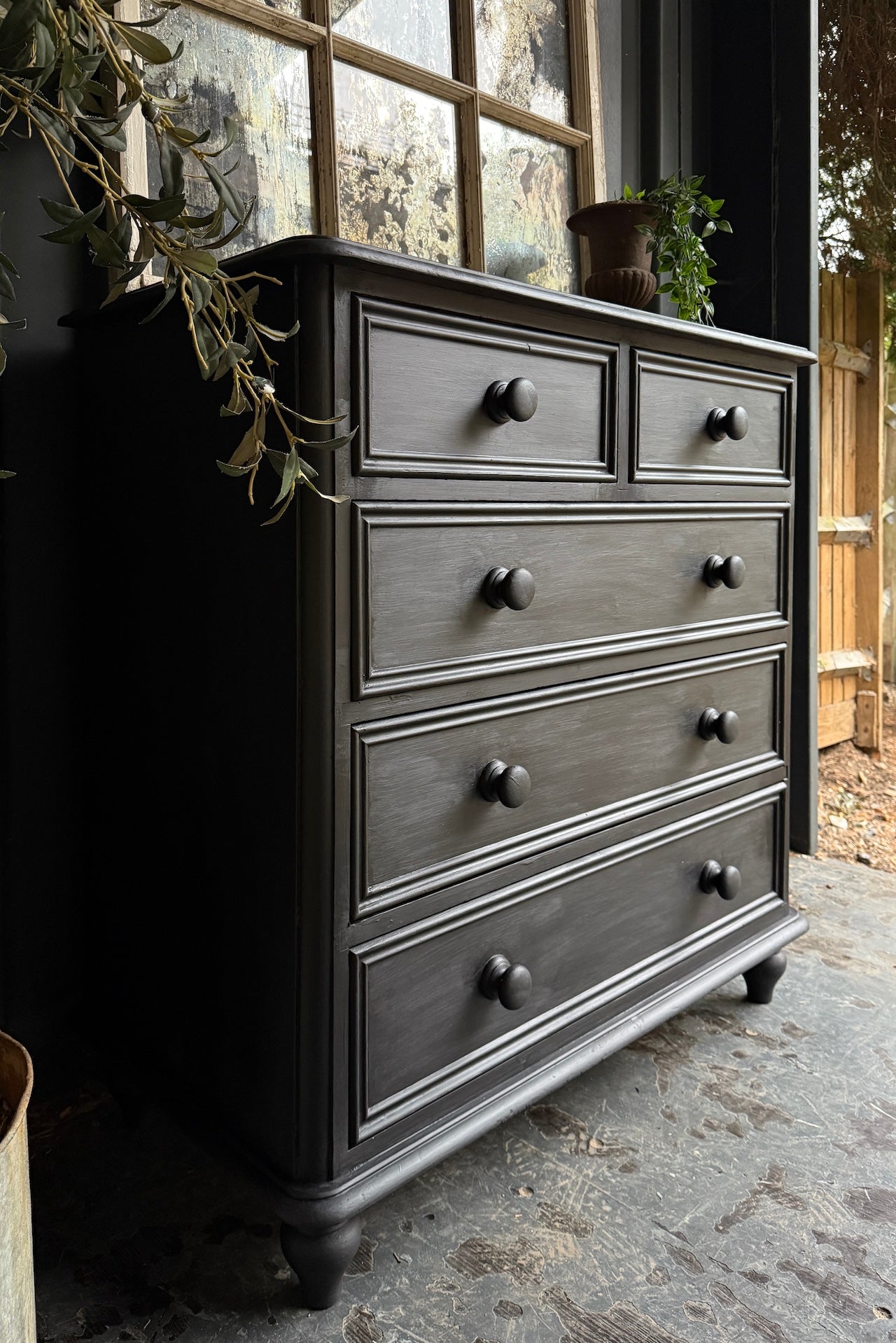 Lovely handpainted vintage chest of drawers