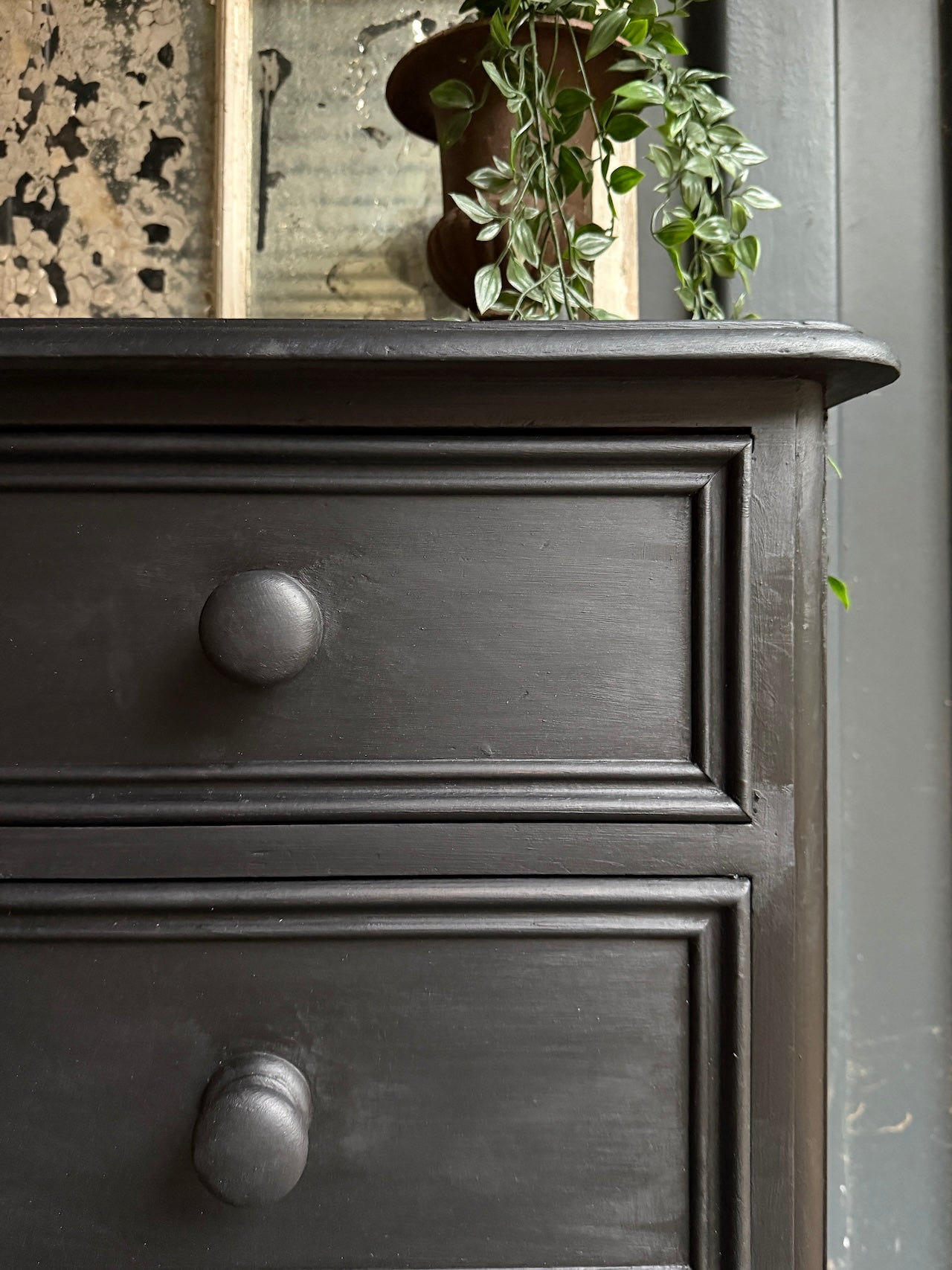 Lovely handpainted vintage chest of drawers
