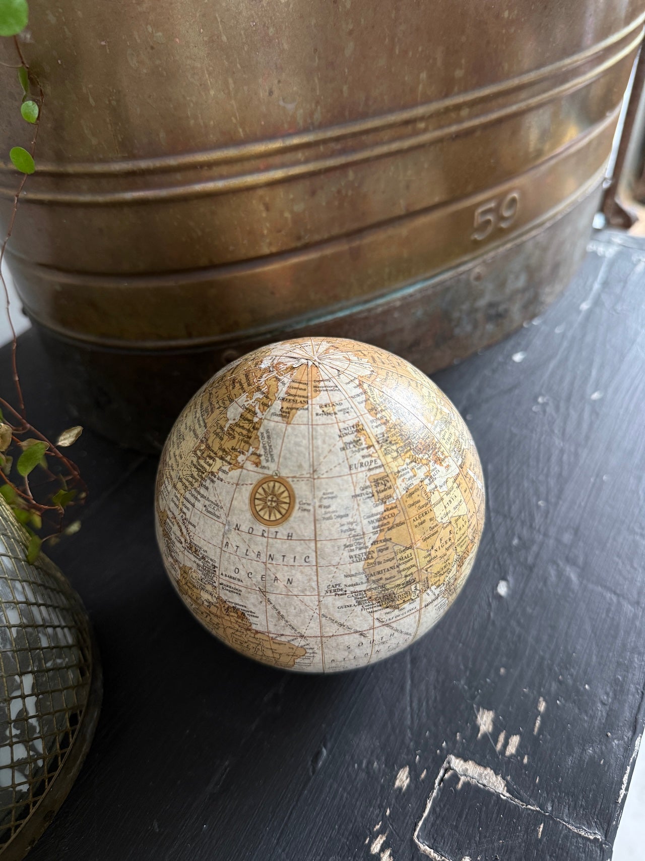 Small globe decoration - browns