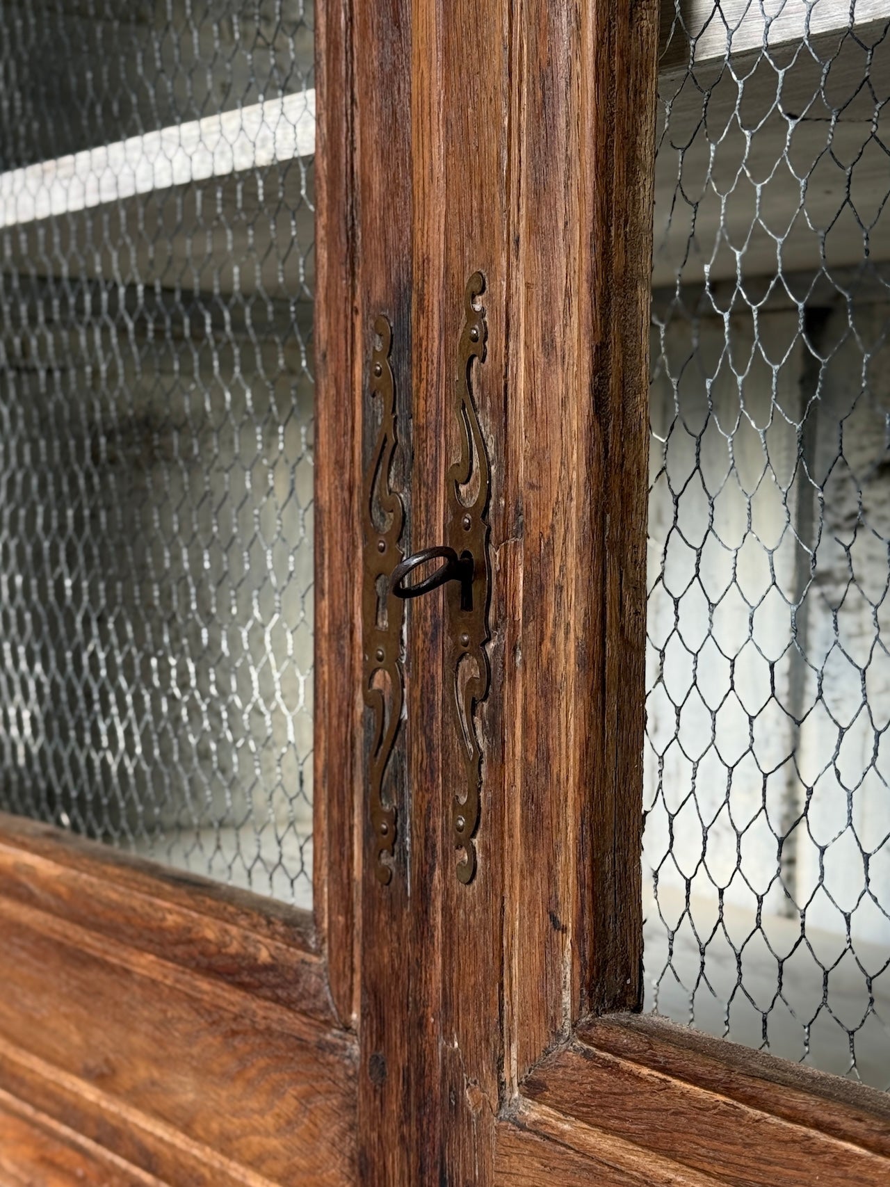French Provincial oak buffet à deux corps