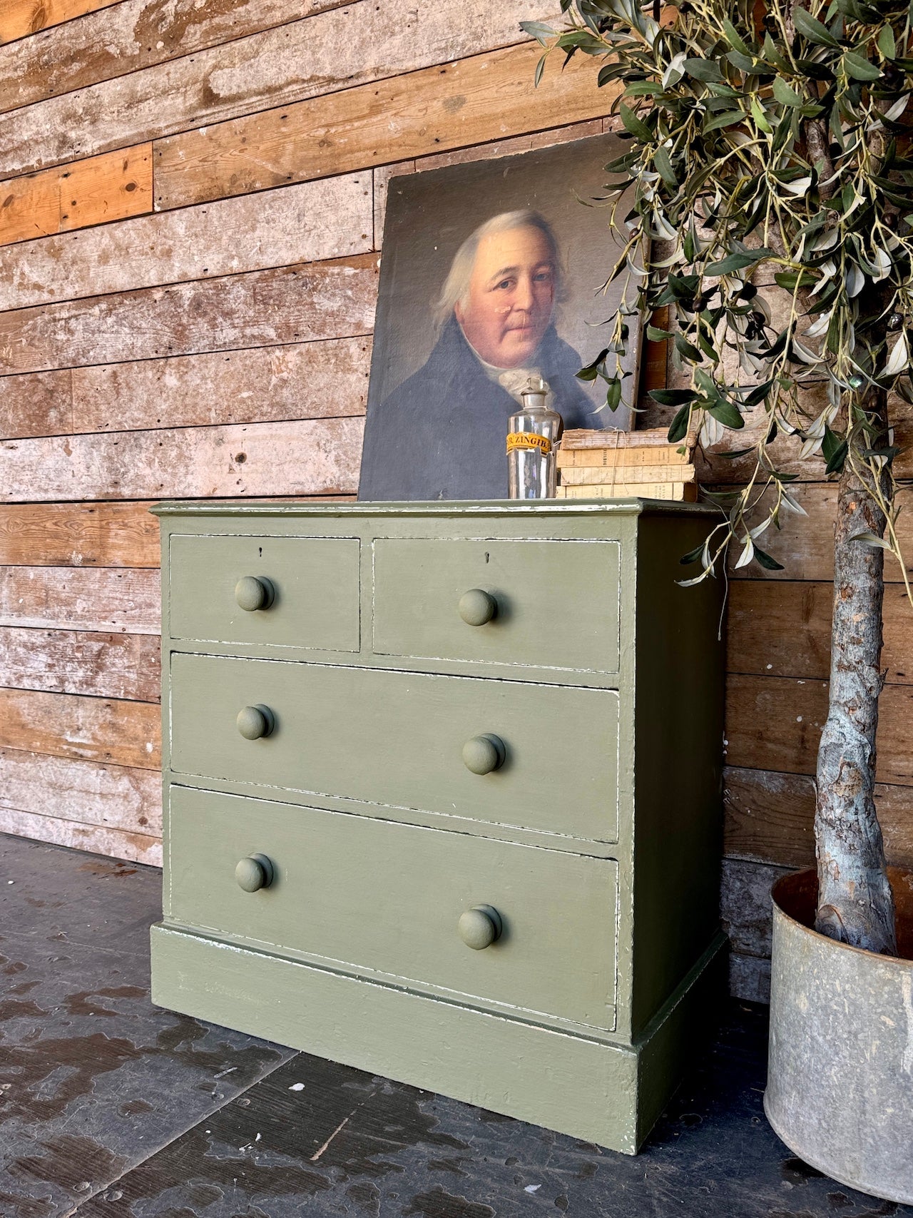 Small handpainted chest of drawers