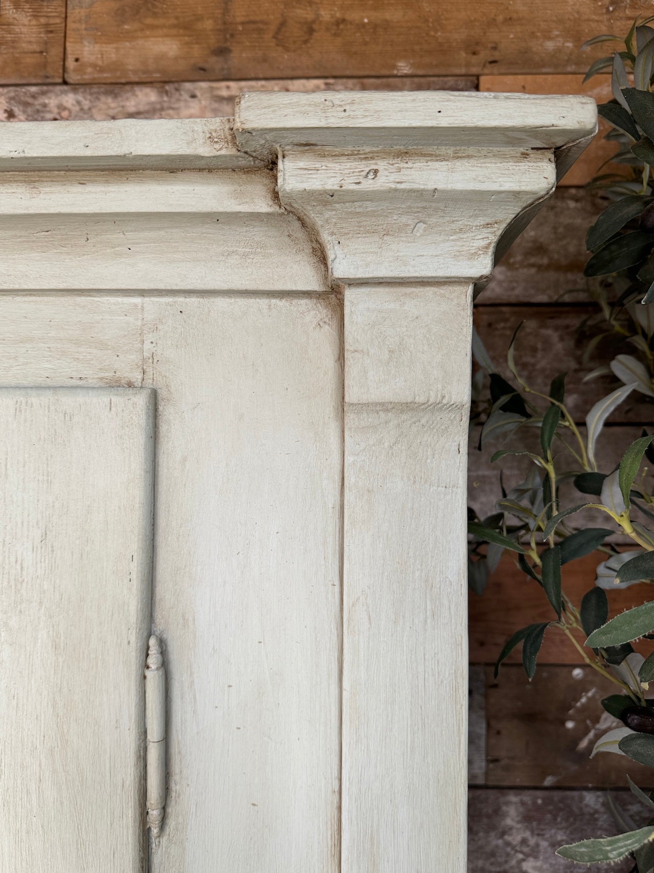 Panelled cloaks cupboard