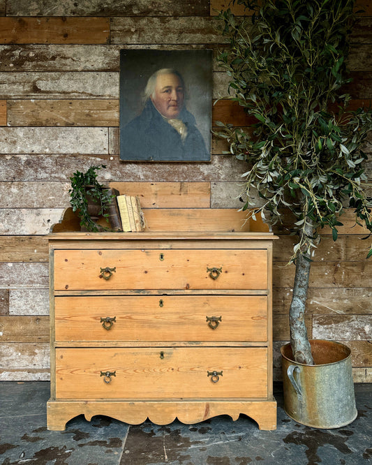 Victorian pine chest of drawers