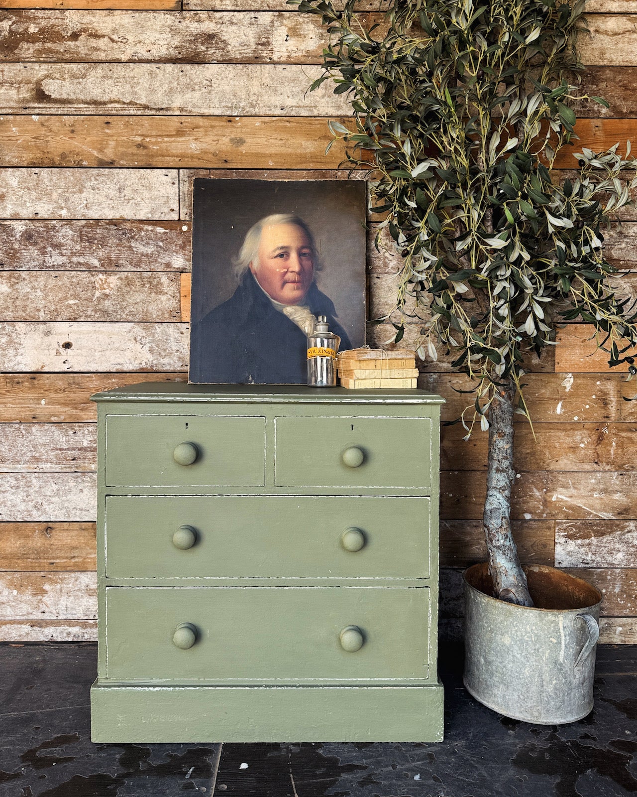 Small handpainted chest of drawers