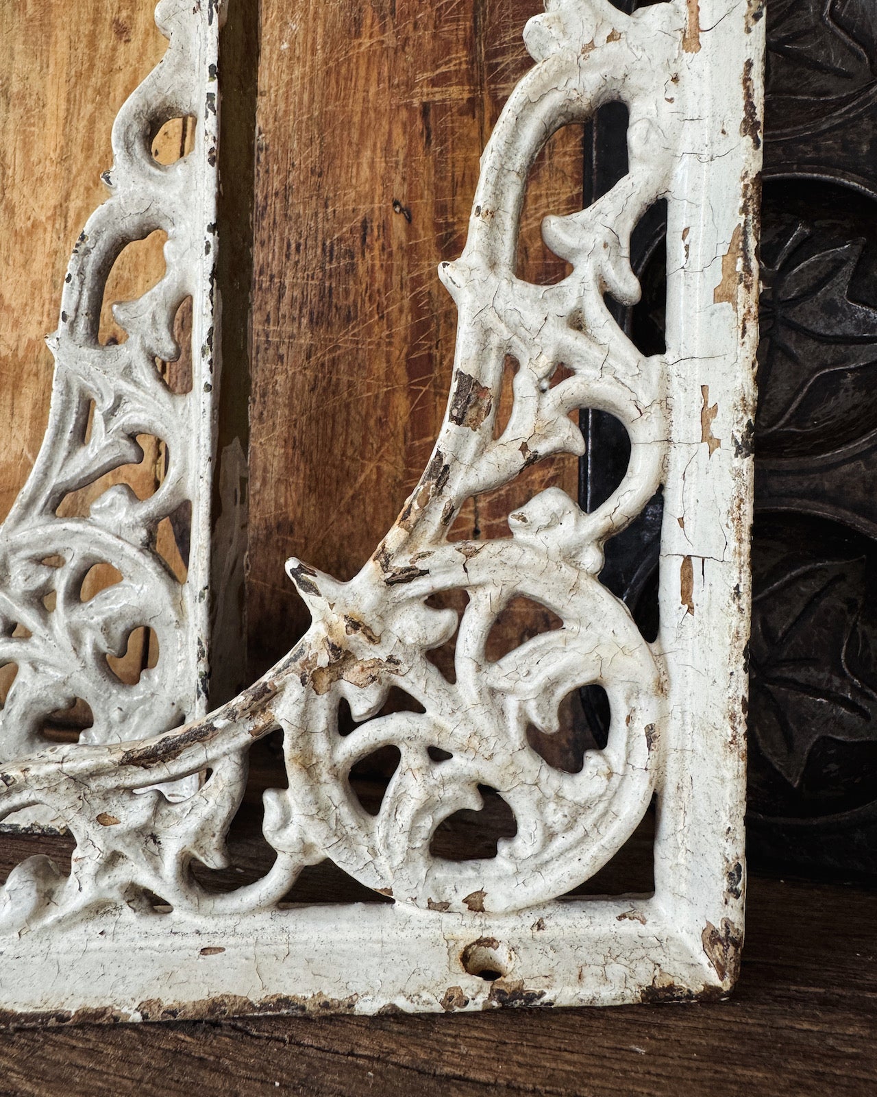 Decorative antique cast iron shelf brackets