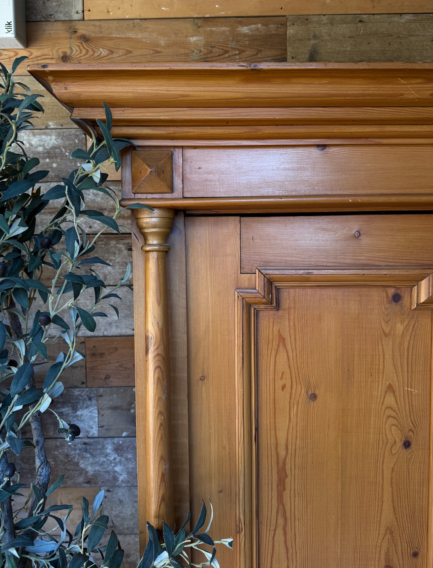 Handsome Dutch knockdown wardrobe