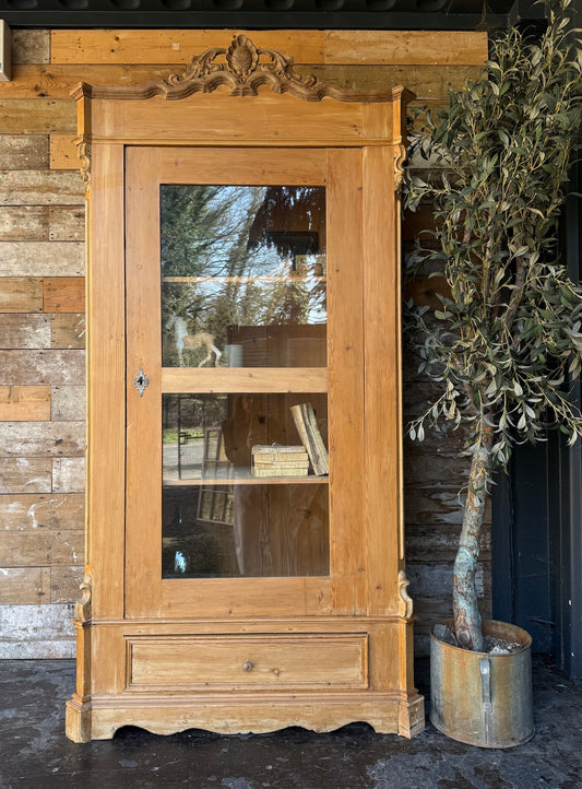 Absolutely stunning Dutch glazed linen press