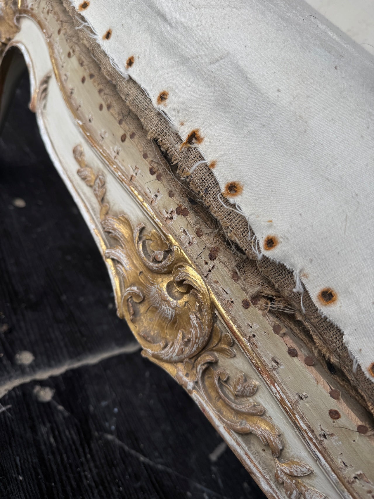 Antique French canapé sofa