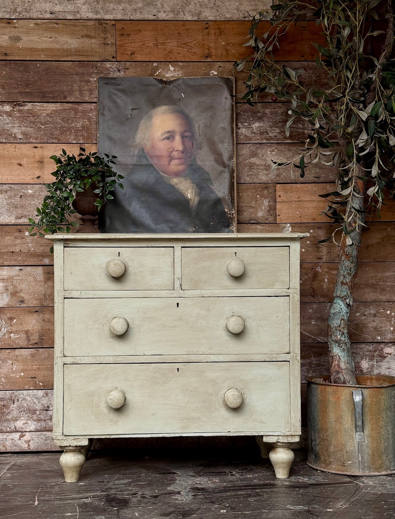 Small Victorian chest of drawers
