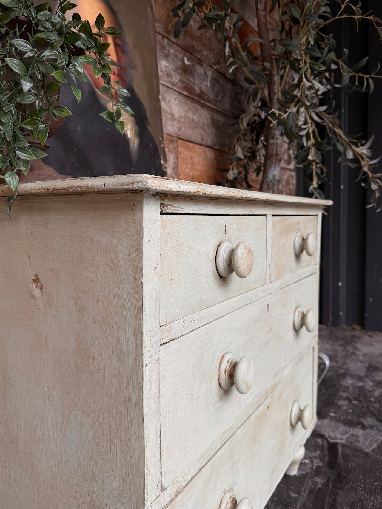 Small Victorian chest of drawers