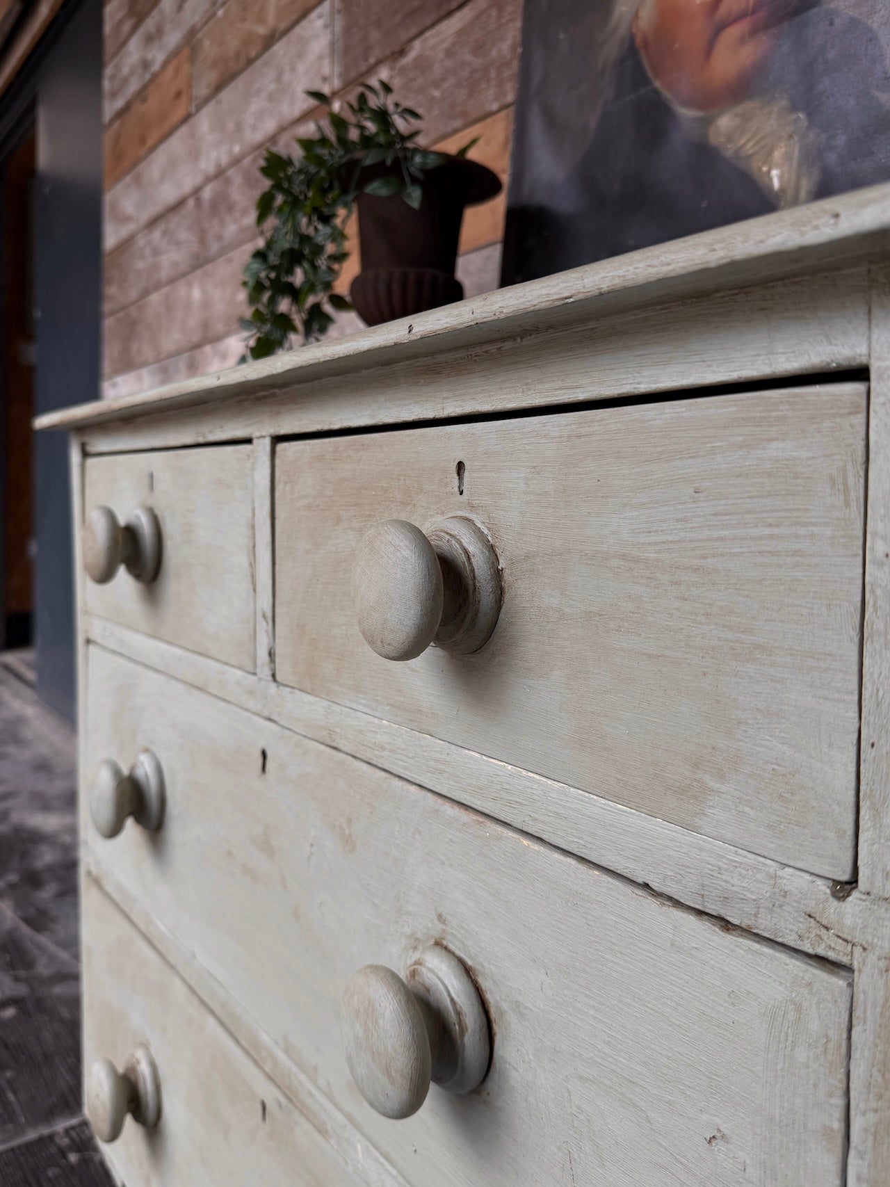 Small Victorian chest of drawers