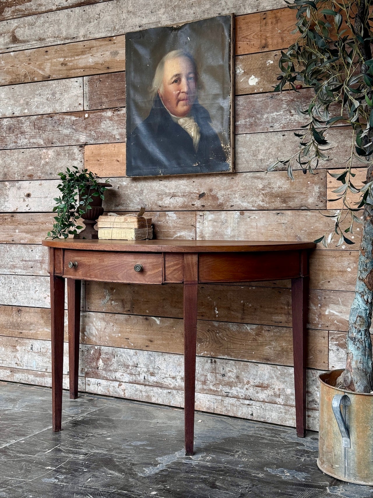 Pretty Georgian demi-lune table
