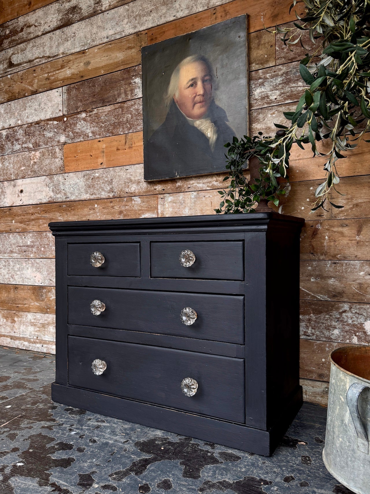 Handsome Victorian chest of drawers