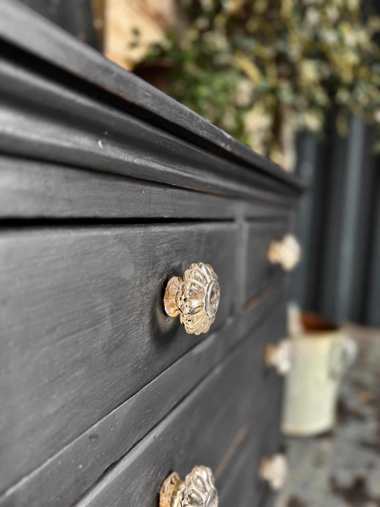 Handsome Victorian chest of drawers