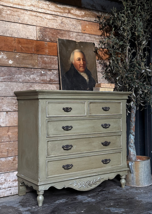 Vintage French style chest of drawers