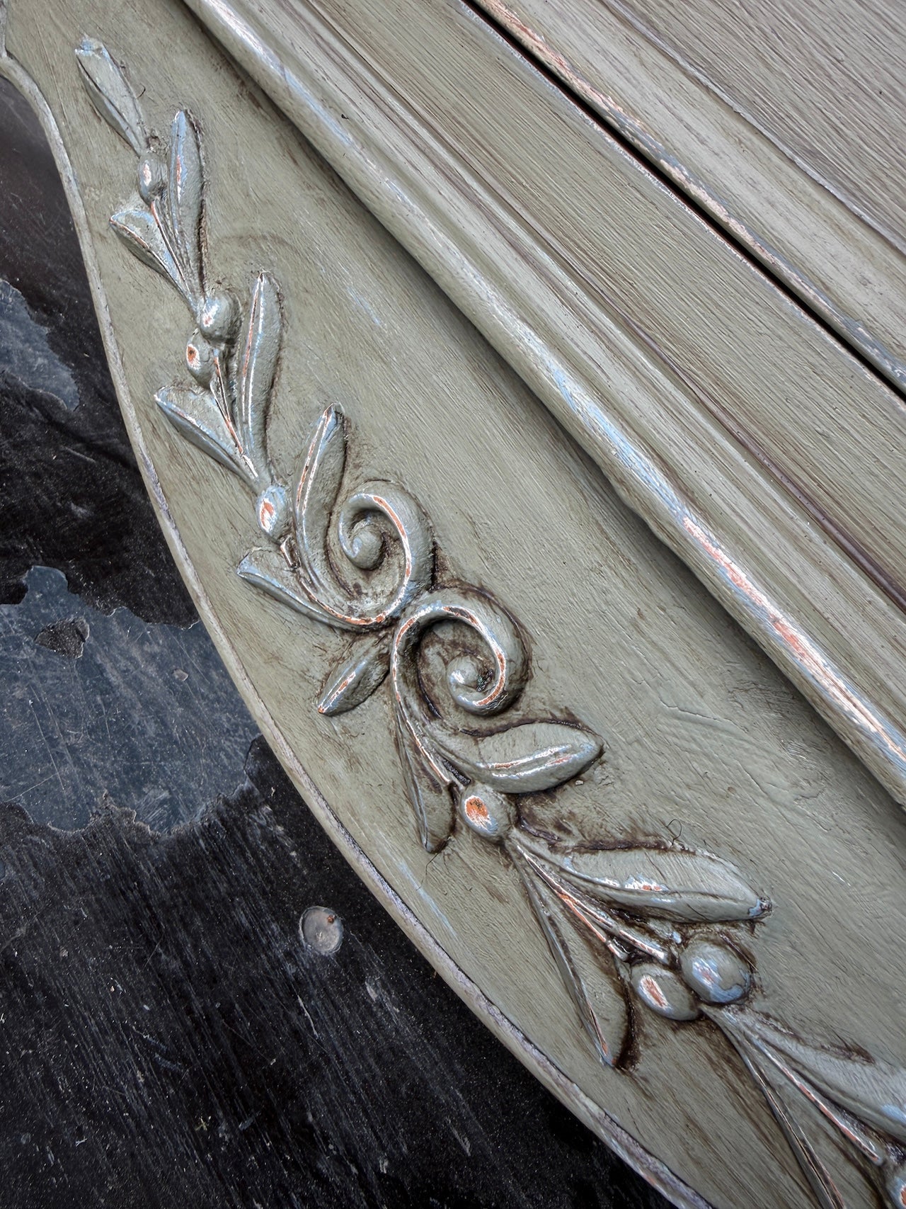 Vintage French style chest of drawers