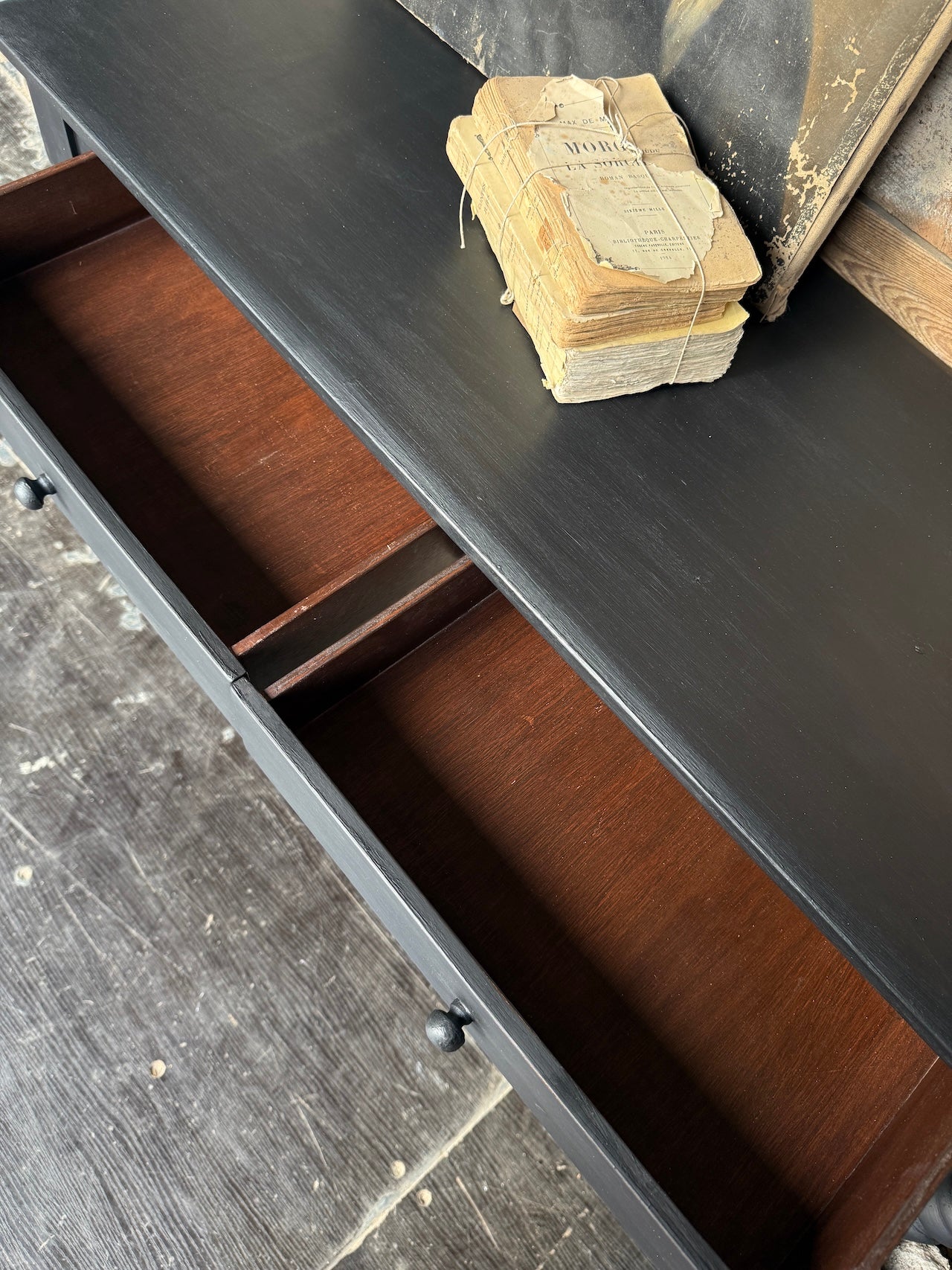 Pretty little vintage console table / desk
