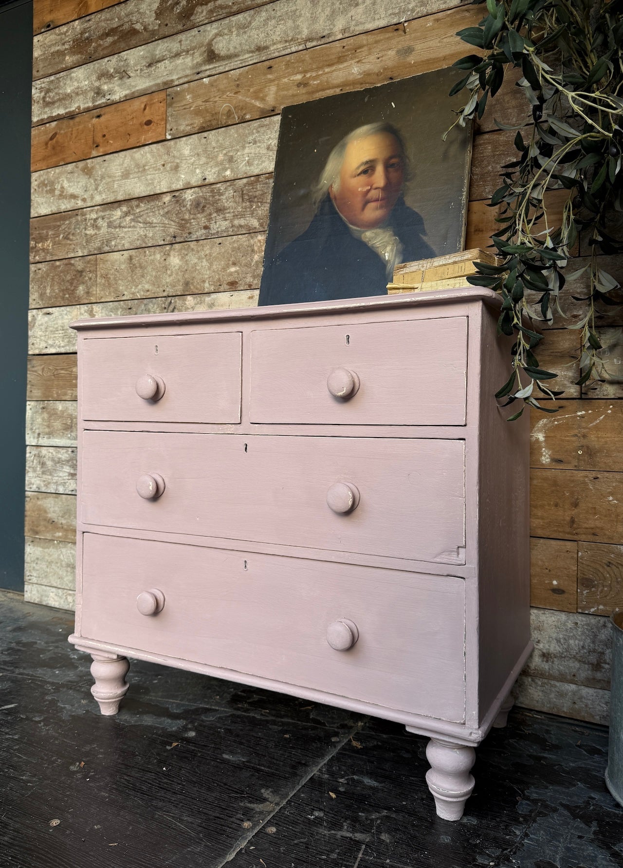 Pretty little Victorian chest of drawers