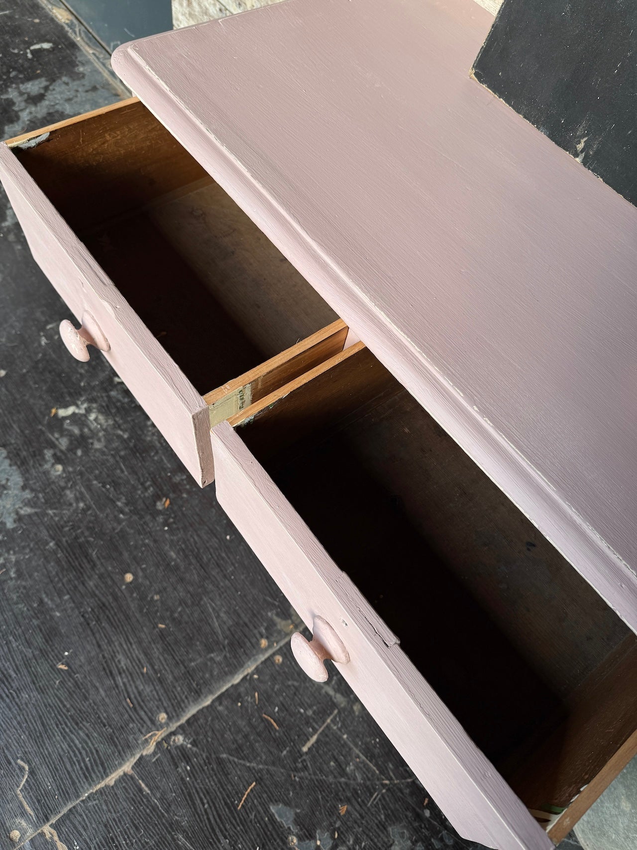 Pretty little Victorian chest of drawers