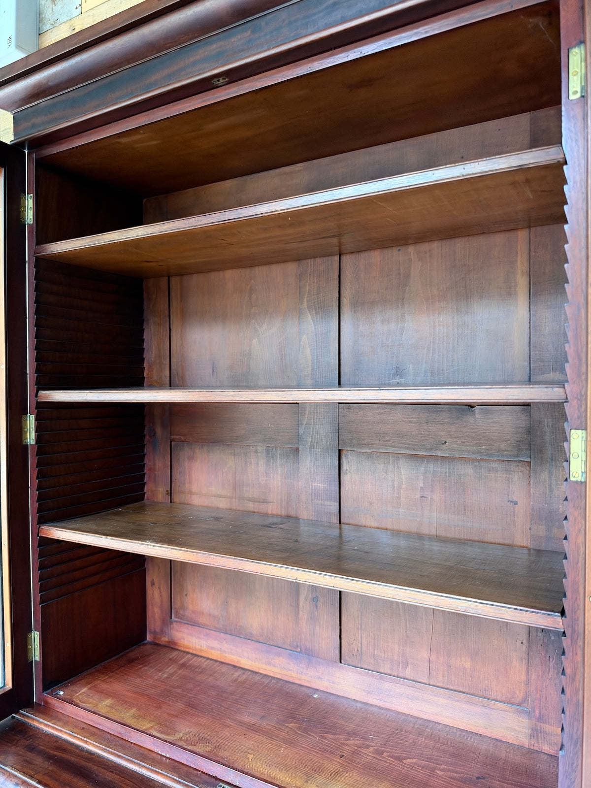 Glazed dresser