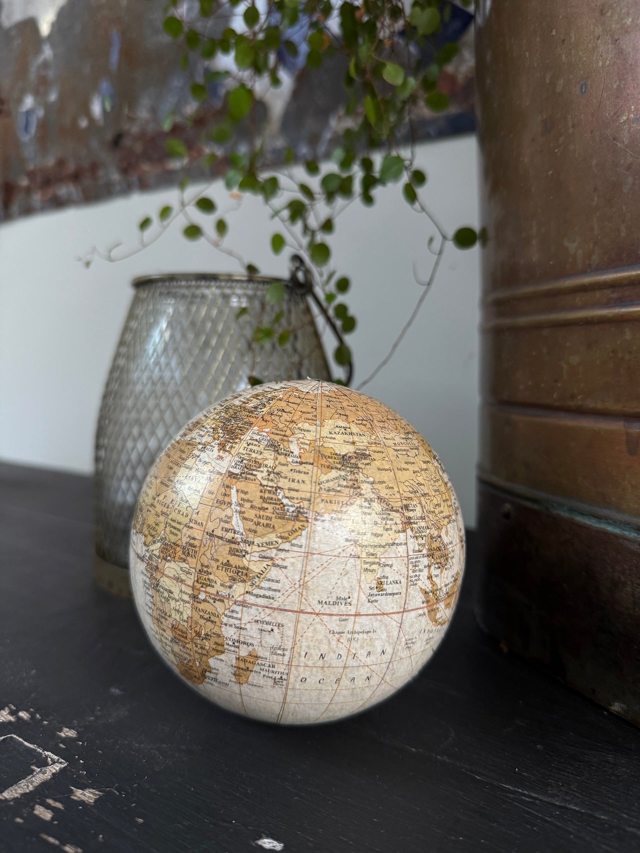 Small globe decoration - browns