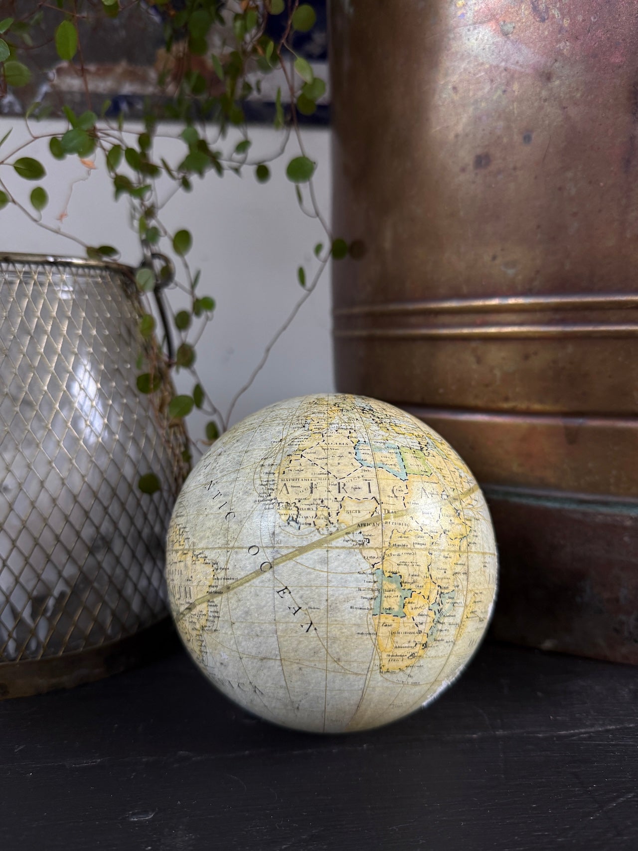Small globe decoration - blue / yellow
