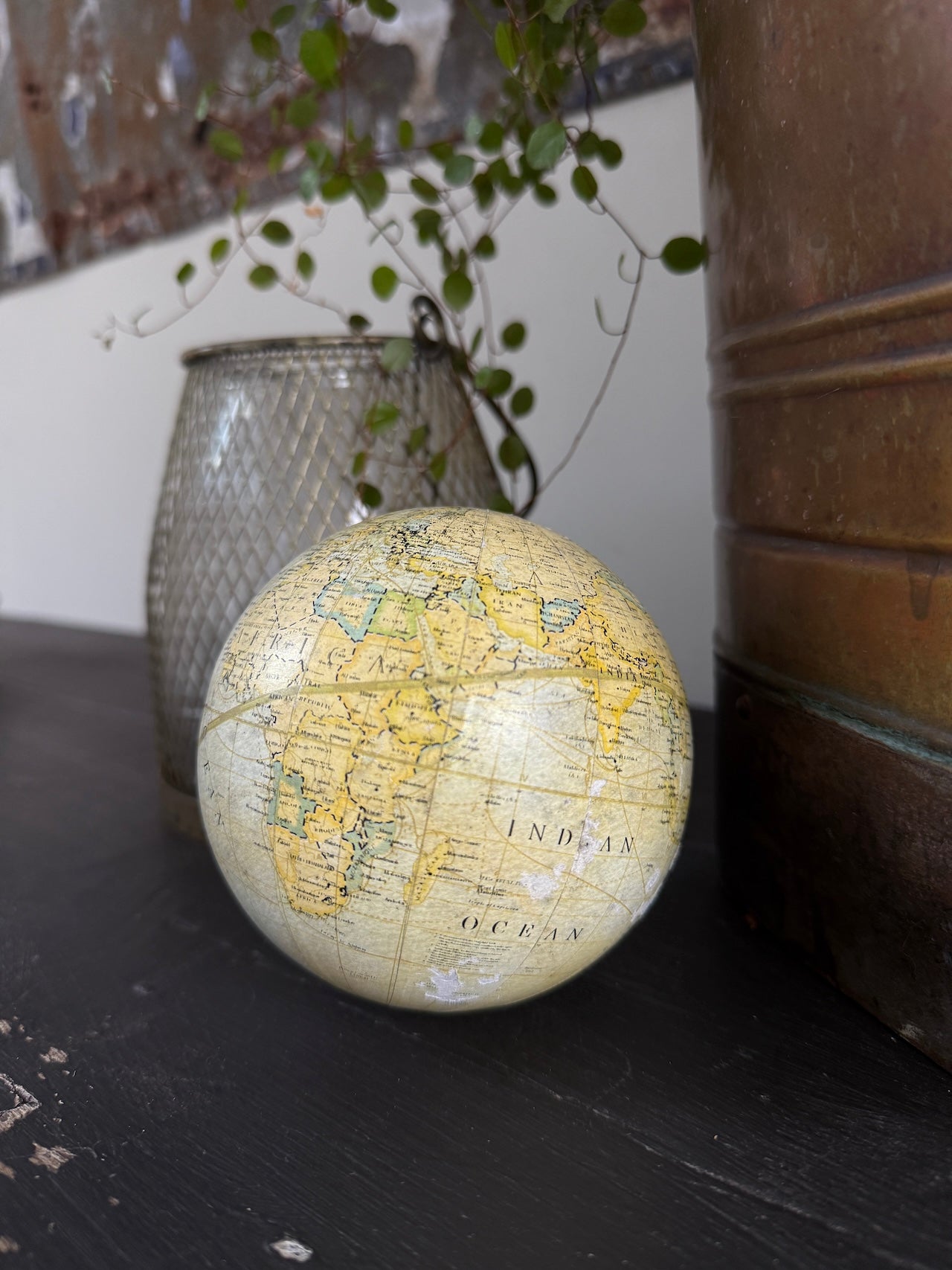 Small globe decoration - blue / yellow