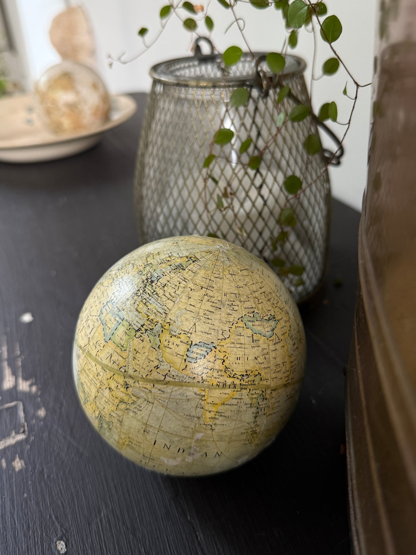 Small globe decoration - blue / yellow