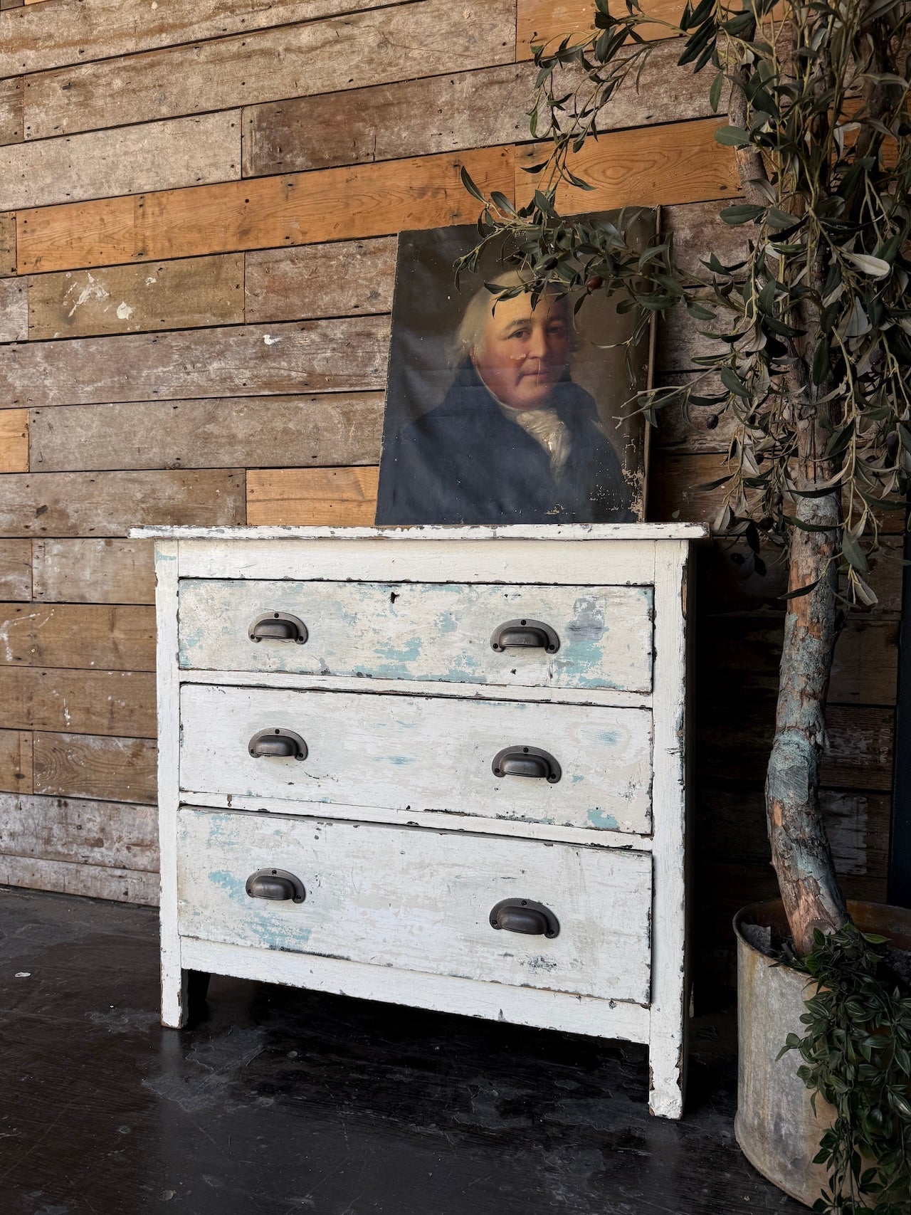 Rustic chest of drawers