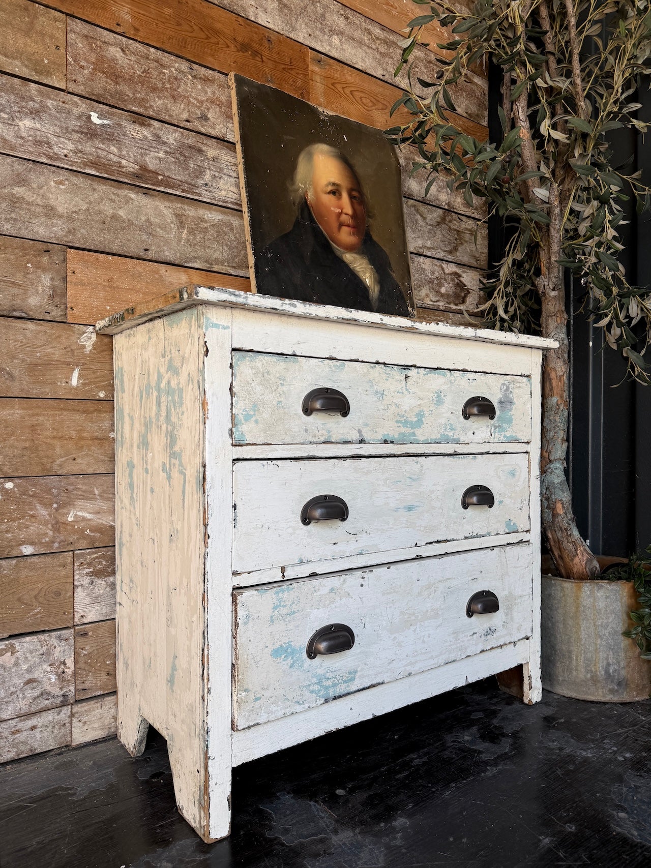Rustic chest of drawers