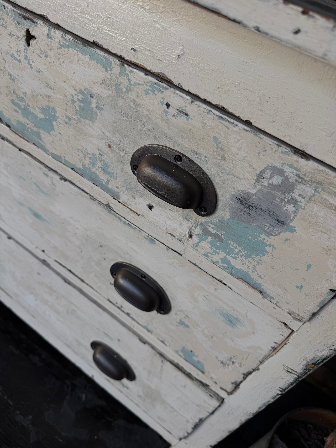 Rustic chest of drawers