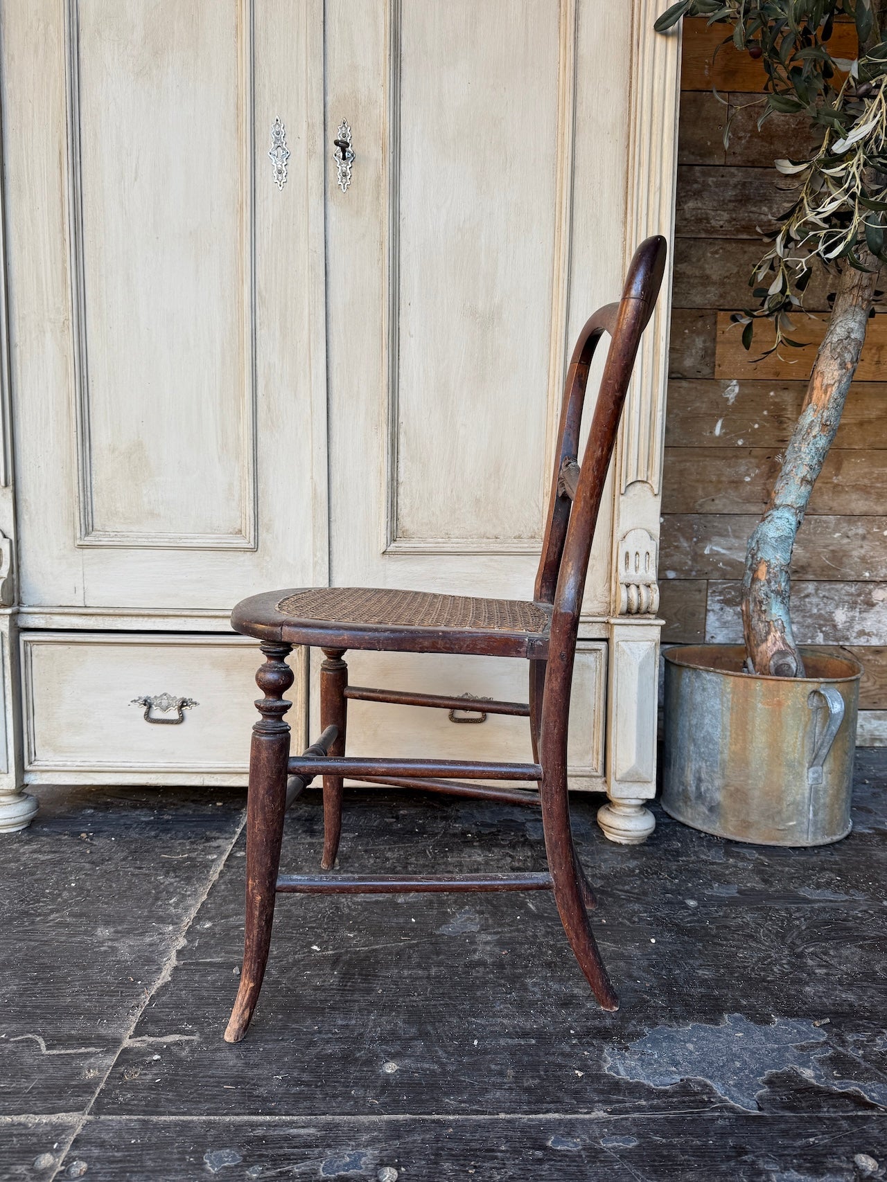 Pretty Victorian balloon back chair