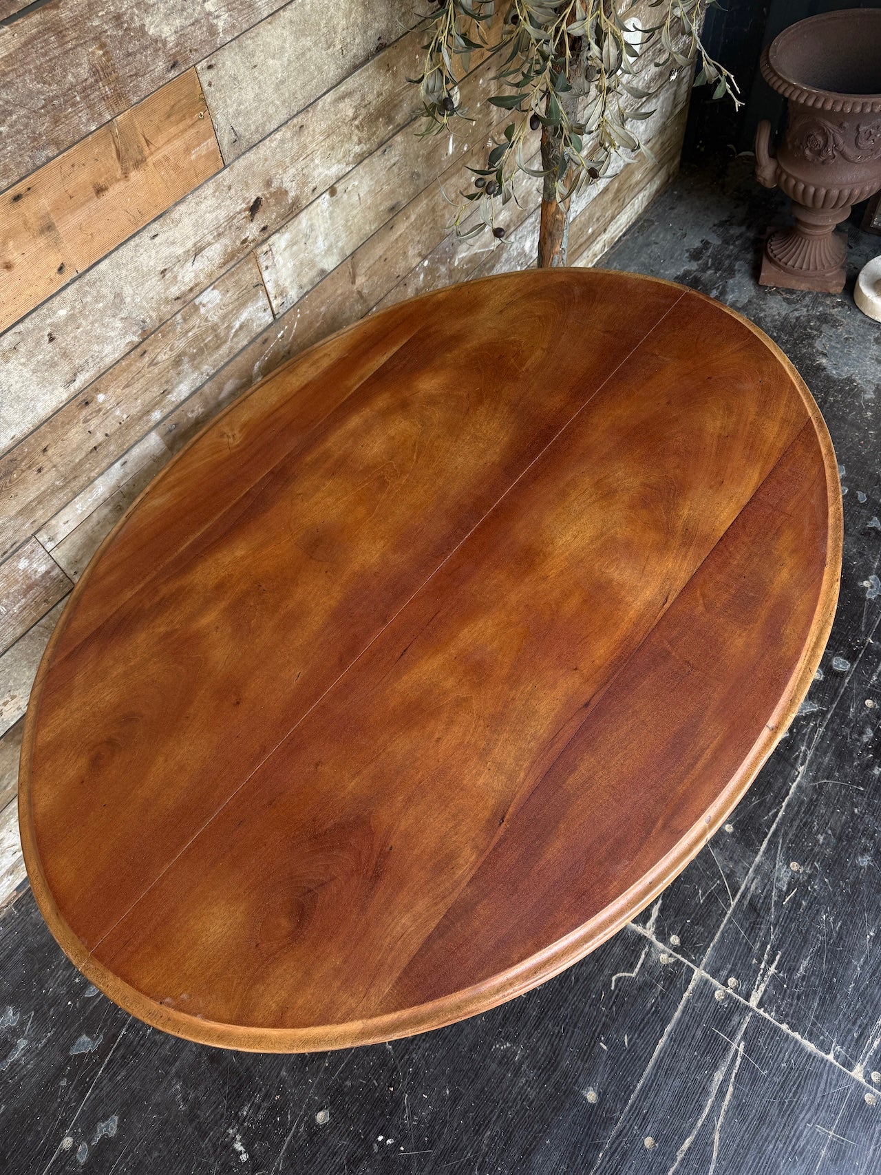 Oval tilt top table