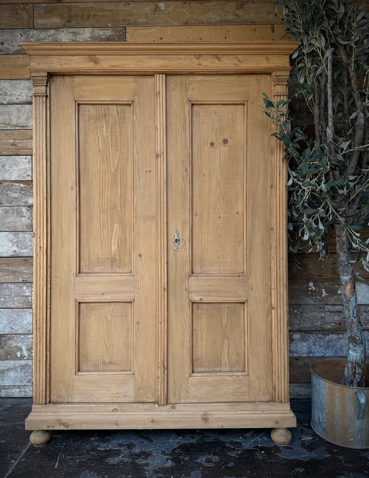 Lovely vintage Dutch child's wardrobe / cloaks cupboard