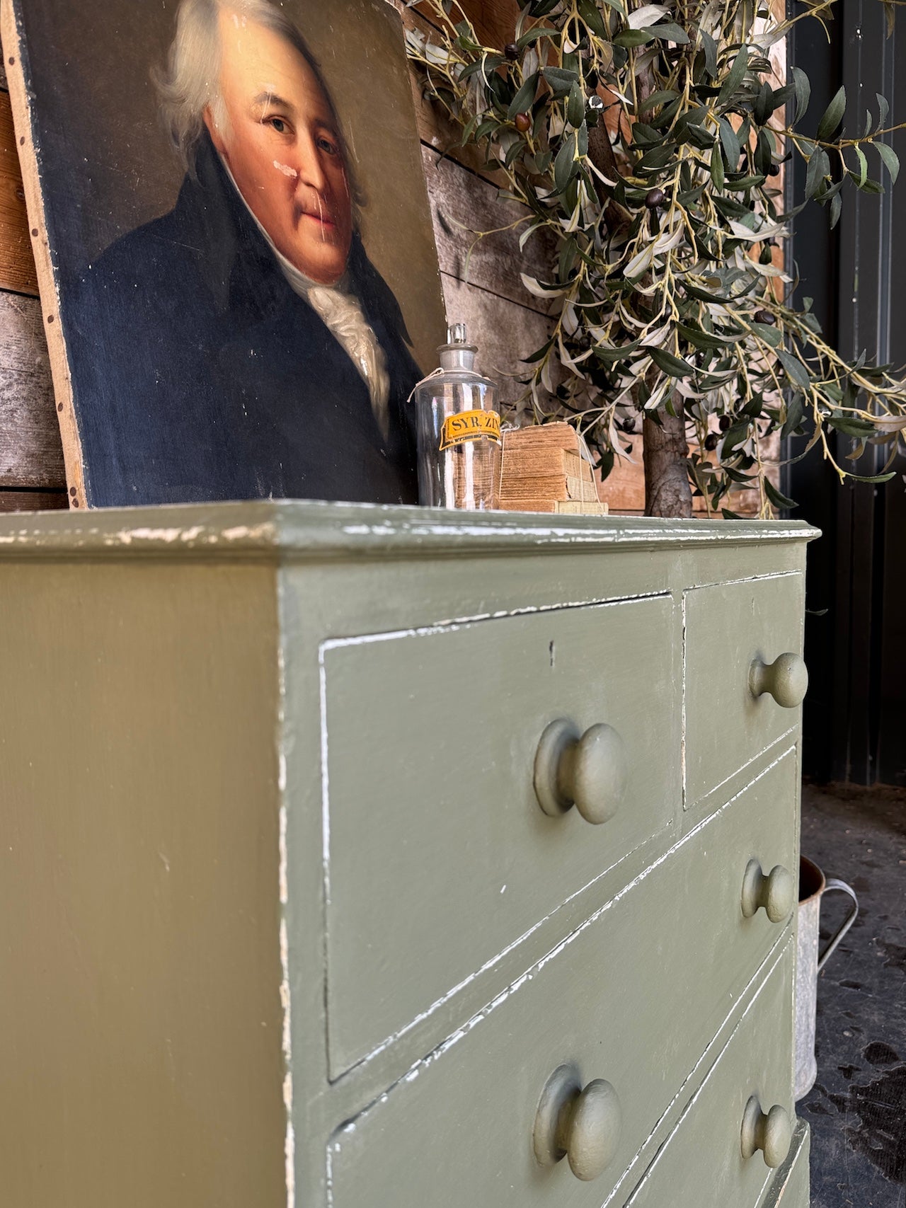 Small handpainted chest of drawers