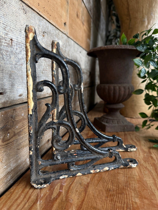 Decorative antique cast iron shelf brackets